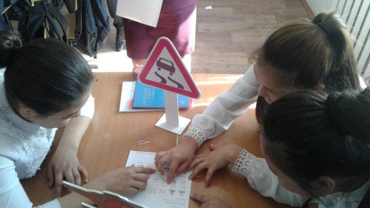 20.09.2018 жыл оқушылар арасында "Жолда жүру ережесі" атты іс -шара өтті.