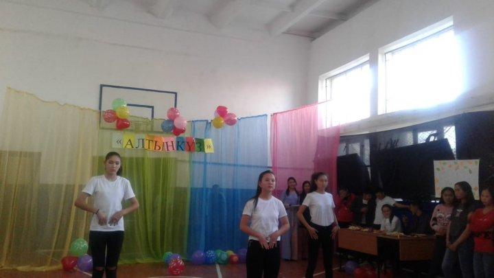 Мектебімізде 8,9,10 сыныптар аралығында «Алтын күз» байқауы өтті. Күз мерекесіне байланысты әр түрлі арнау-өлеңдер, әндер орындалды.