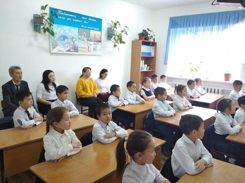 №14 Бейімбет Майлин атындағы орта мектебінде 16-желтоқсан Қазақстан Республикасының Тәуелсіздік күніне орай тәрбие сағатты өтті