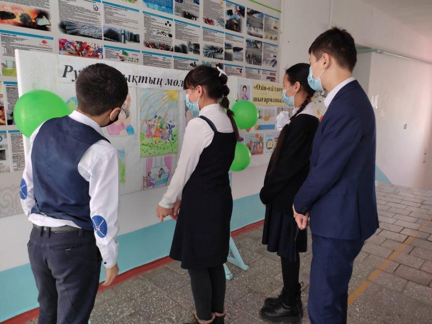 2022жылдың 3 аспан күні 8-11сынып окушыларымен өзін-өзі тану пәнінің мұғалімі Шеримбаева Анафия " Руханилықтың мөлдір бастауы" тақырыбында сурет көрмесін өткізіп, оқушыларға эссе жазу байқауын өткізді.Кемелбай Еркеназ,Қырықбай Сымбаттың эсселері өте