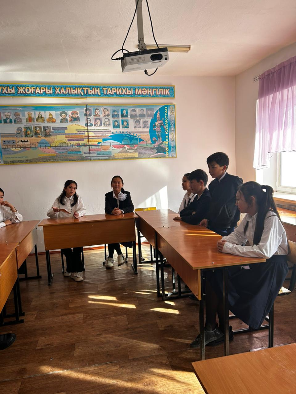 №14 Б.Майлин атындағы орта мектебінде 25 қаңтар 2024 жылы "Болашақ" дебат клубының ұйымдастыруымен "Бүгінгі заманның құндылығы неде?" тақырыбымен мектепішілік дебат турнирі өтті.