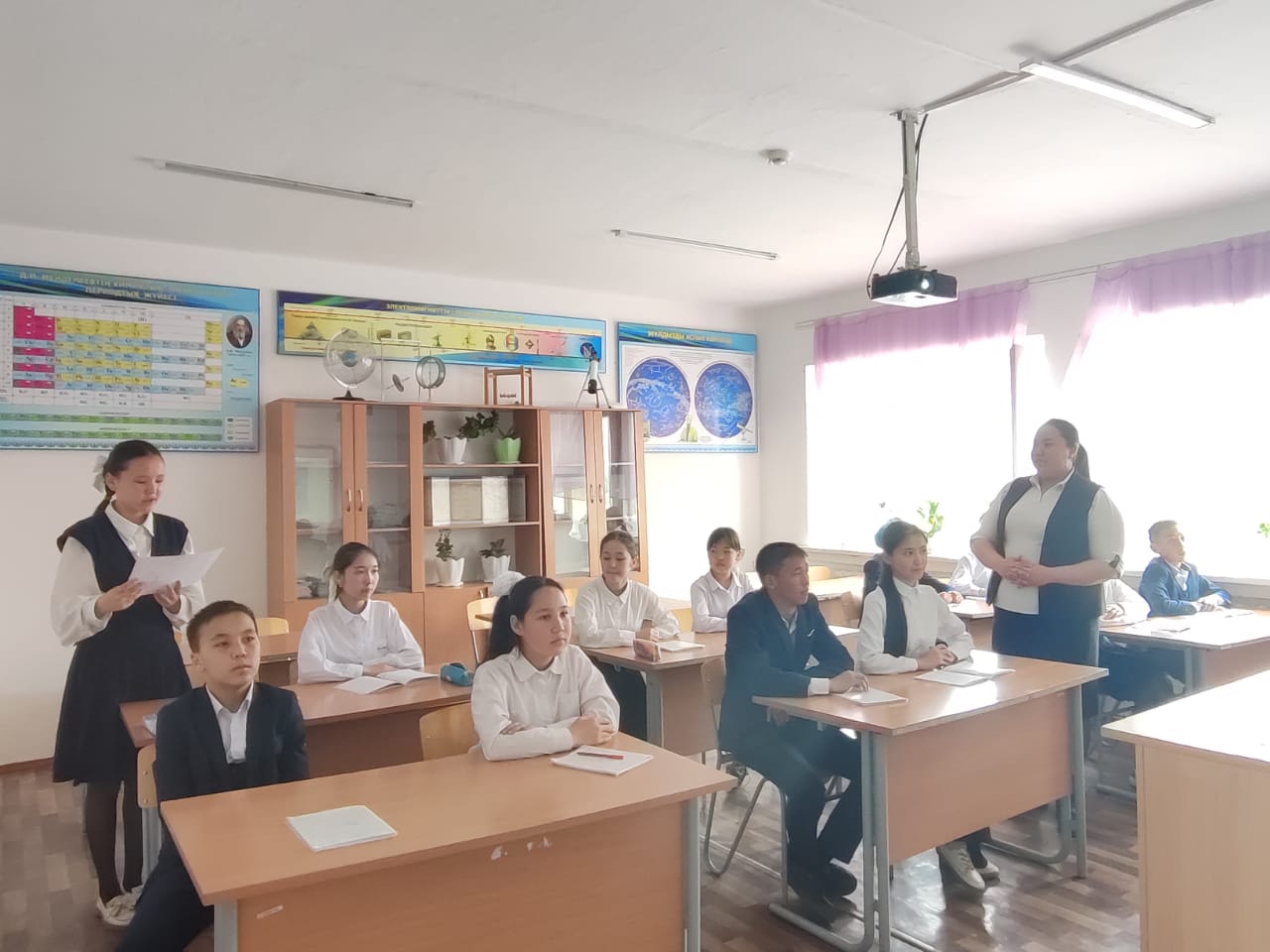 №14 Бейімбет Майлин атындағы орта мектебінде 7 мамыр - Отан қорғаушылар және 9 мамыр - Жеңіс күндеріне орай "Ұранды елдің ұрпағы қайсар" атты тақырыпта тәрбие сағаттары өтті.