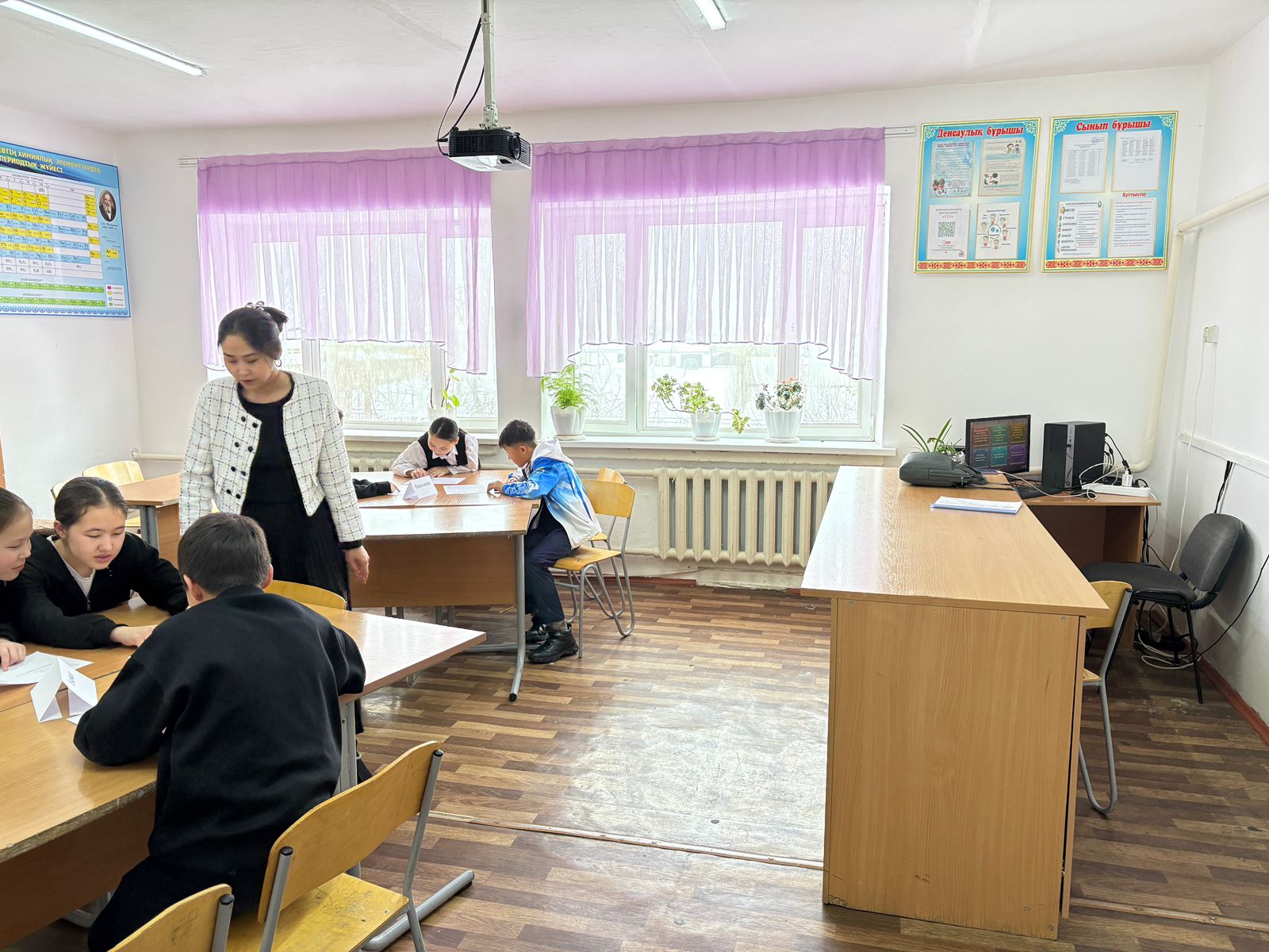 Біртұтас тәрбие бағдарламасы негізінде әлеуметтік жобалар мен іс-шаралардың тақырыптық күнтізбесіне сәйкес қаңтар айында «Заң және тәртіп» тақырыбында, 7 сынып оқушыларымен зияткерлік ойындар өткізілді. 29.01.2025\